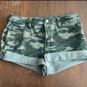 Camo universal thread shorts